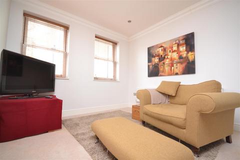 2 bedroom flat to rent, Cambridge Park, East Twickenham