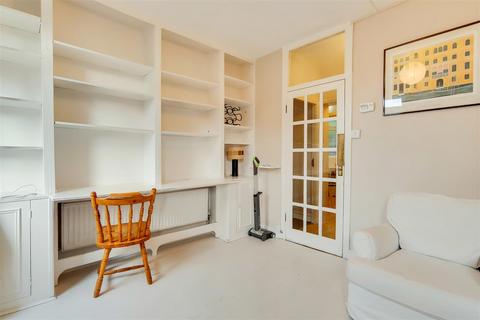 3 bedroom flat to rent, Fulham Court,Fulham Road