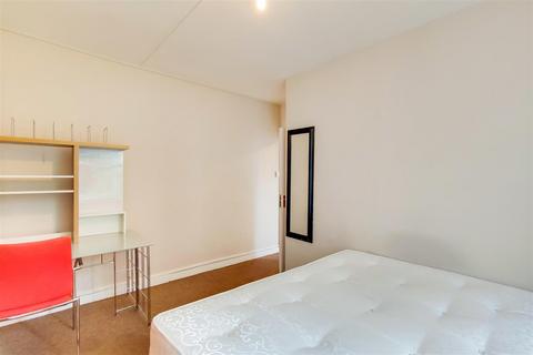 3 bedroom flat to rent, Fulham Court,Fulham Road