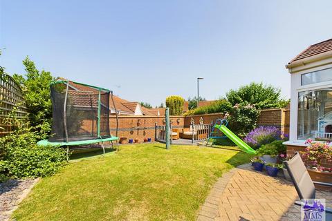 3 bedroom detached house for sale, Shorefields, Rainham