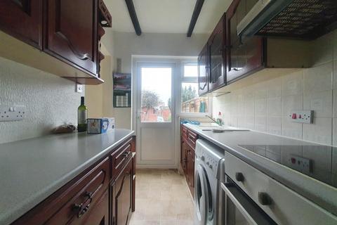 2 bedroom house to rent, Middleham Road, London