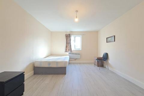 2 bedroom house to rent, Kingsland Road, Hackney