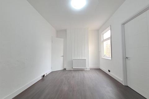 4 bedroom terraced house to rent, Seymour Avenue, London