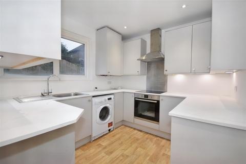 2 bedroom house to rent, Grange Road, Tunbridge Wells