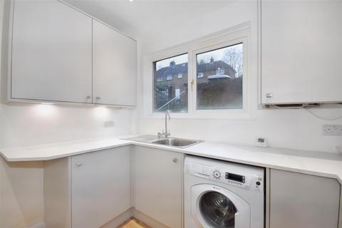 2 bedroom house to rent, Grange Road, Tunbridge Wells