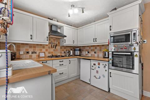 2 bedroom terraced house for sale, Bentley Drive, Harlow