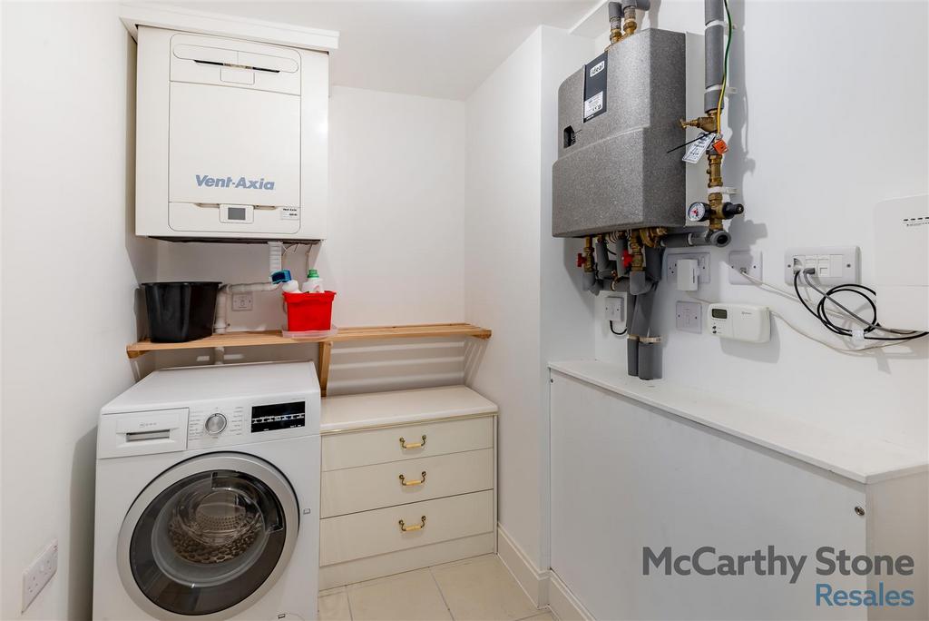 8657168-interior09.jpg