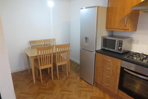 2 bedroom apartment to rent, Manchester Road, Swinton, Manchester