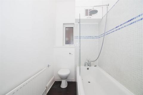 Studio to rent, Vicarage Road, Hampton Wick