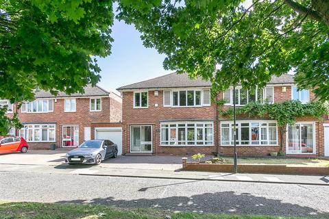 3 bedroom semi-detached house to rent, Kingsley Avenue, Melton Park, Newcastle upon Tyne