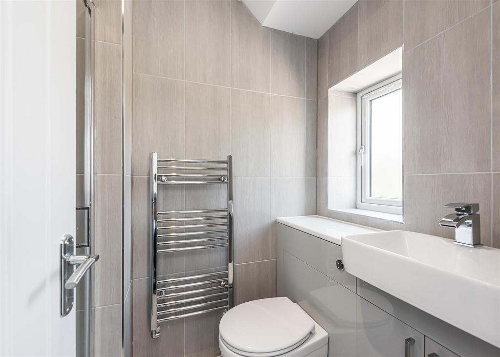 91 Planks Lane-bed1 ensuite.jpg