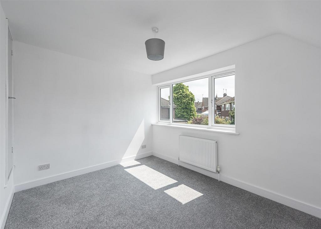 91 Planks Lane-bed2.jpg