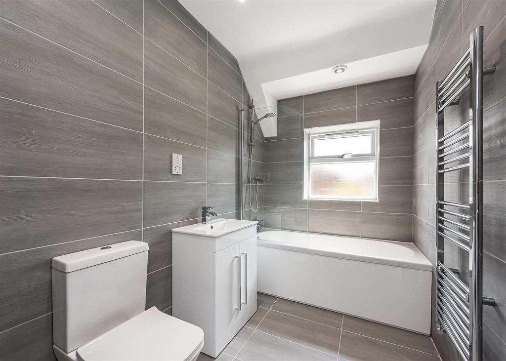 91 Planks Lane-bathroom.jpg