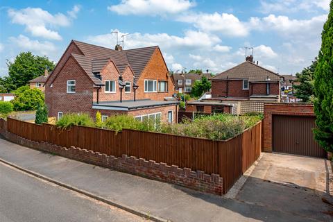 91 Planks Lane, Wombourne, Wolverhampton, WV5 8DX