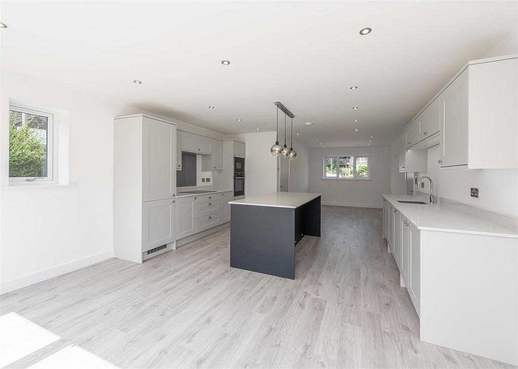 91 Planks Lane-kitchen1.jpg