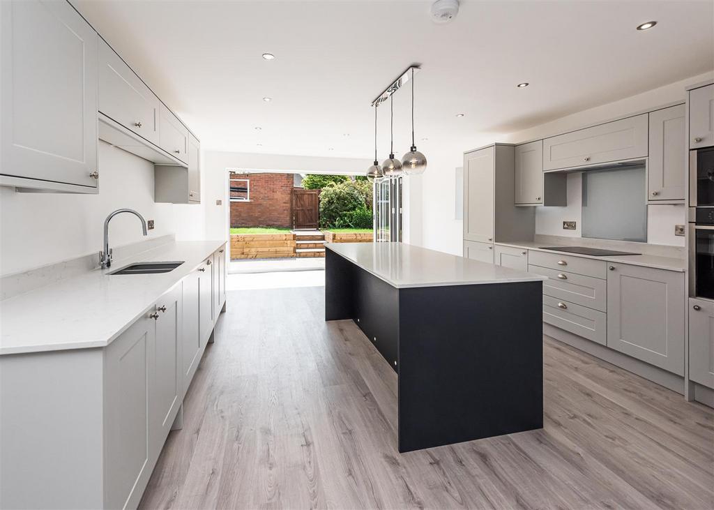 91 Planks Lane-kitchen2.jpg