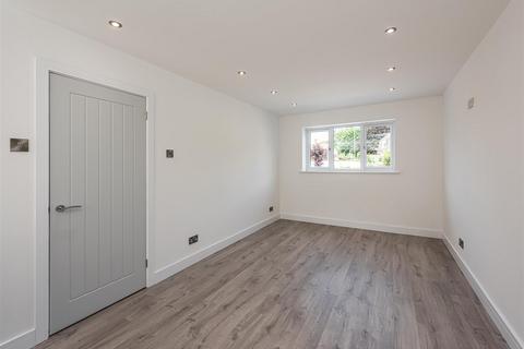 91 Planks Lane, Wombourne, Wolverhampton, WV5 8DX