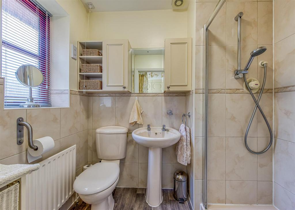 6 Bratch Hollow-bed1 ensuite.jpg