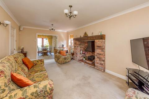 6 Bratch Hollow, Wombourne, Wolverhampton, WV5 9AE