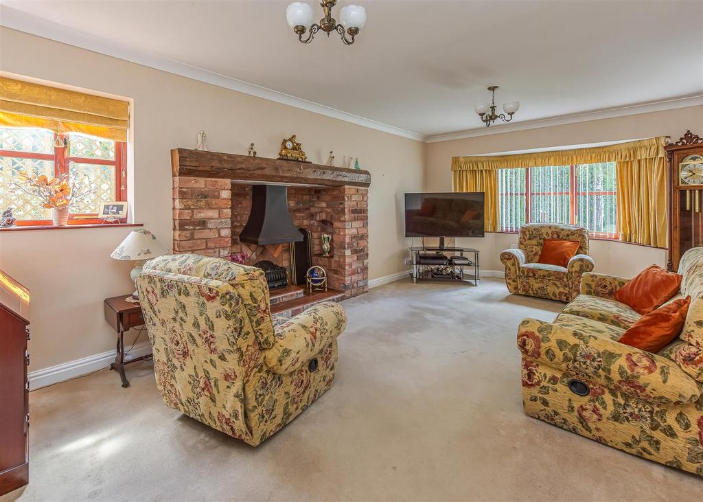 6 Bratch Hollow-living1.jpg