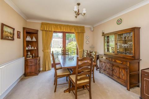 6 Bratch Hollow, Wombourne, Wolverhampton, WV5 9AE