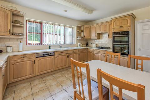 6 Bratch Hollow, Wombourne, Wolverhampton, WV5 9AE