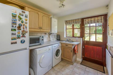 6 Bratch Hollow, Wombourne, Wolverhampton, WV5 9AE