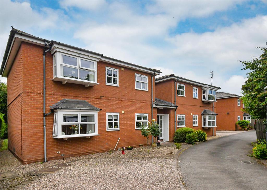11 Maypole Court-front2.jpg