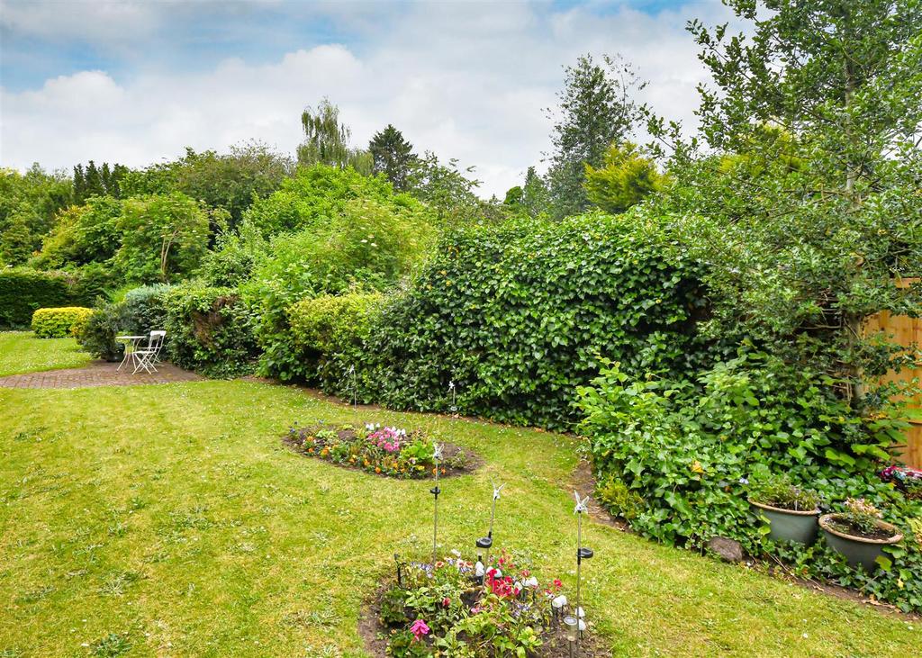 11 Maypole Court-garden.jpg