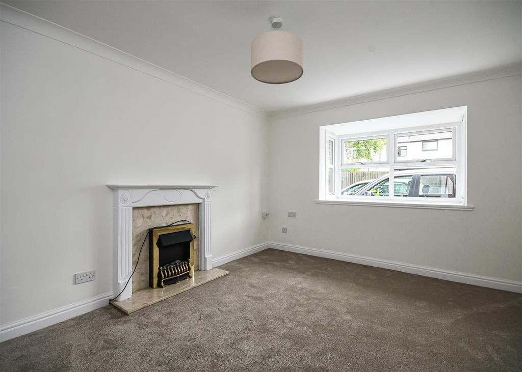 11 Maypole Court-Lounge.jpg