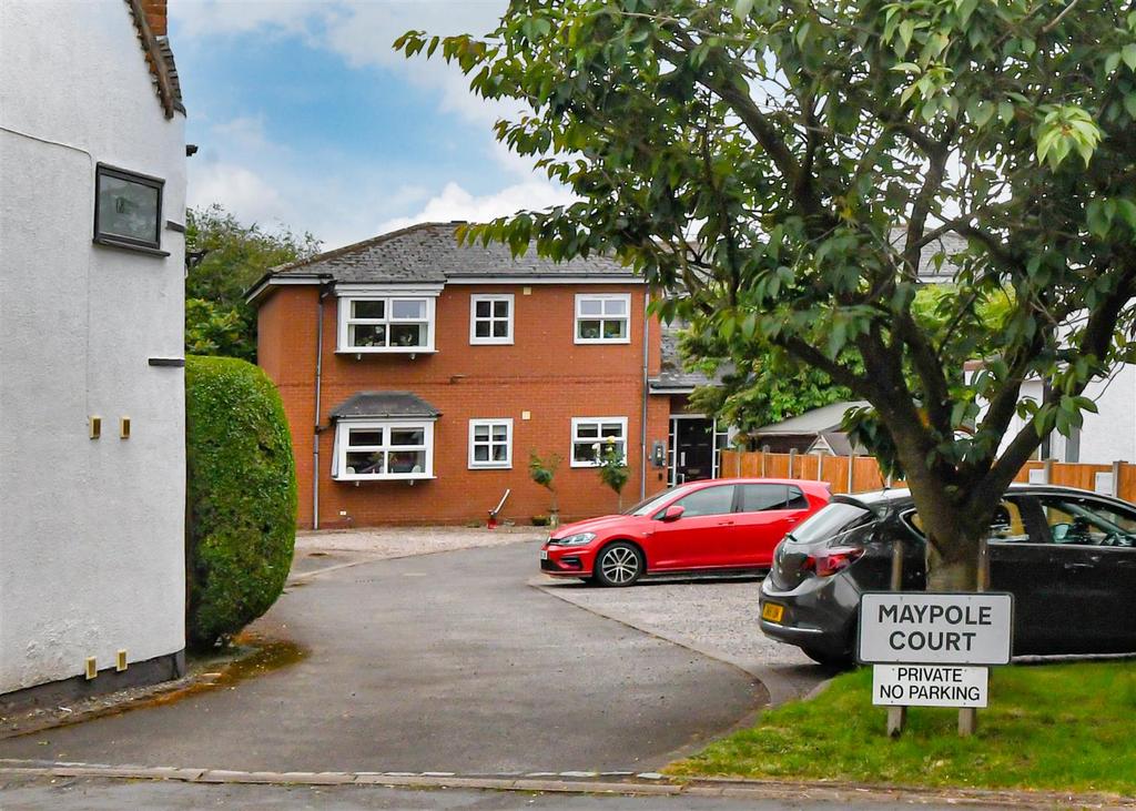 11 Maypole Court-front3.jpg