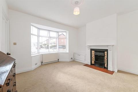 2 bedroom end of terrace house to rent, St James` Square, Chichester