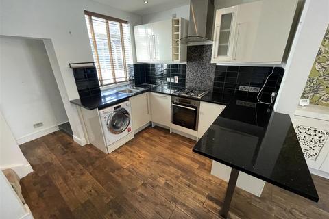 2 bedroom house to rent, Crossland Road, Chorlton, Manchester