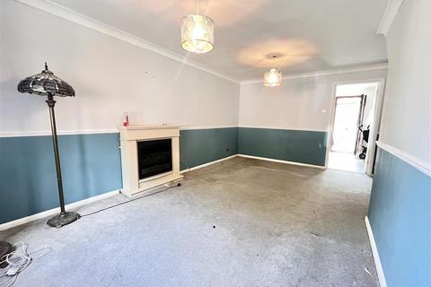 2 bedroom house to rent, Burnham Close, Ipswich