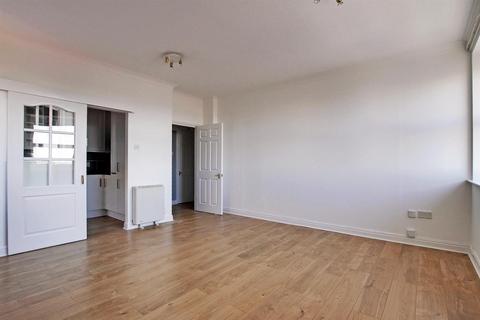2 bedroom flat to rent, LOMBARD COURT, PORTSMOUTH, PO1 2HU