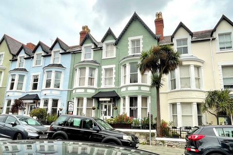 Guest house for sale, Arvon Avenue, Llandudno