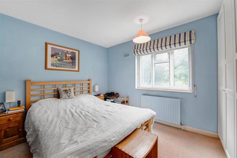 2 bedroom flat for sale, Rocks Lane, Barnes, London, SW13