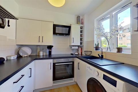 3 Barnfield Close, London, SW17 0AU