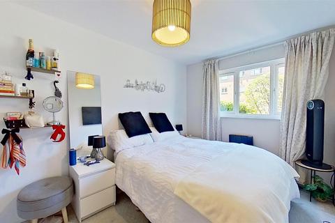3 Barnfield Close, London, SW17 0AU