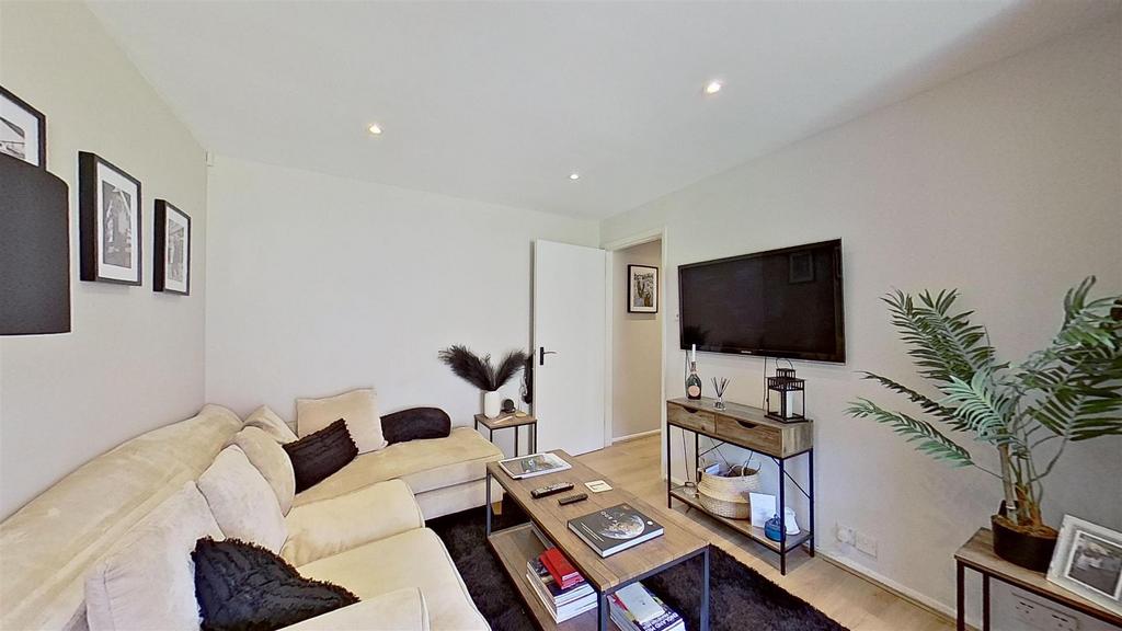 3-Barnfield-Close-06272024 215705.jpg