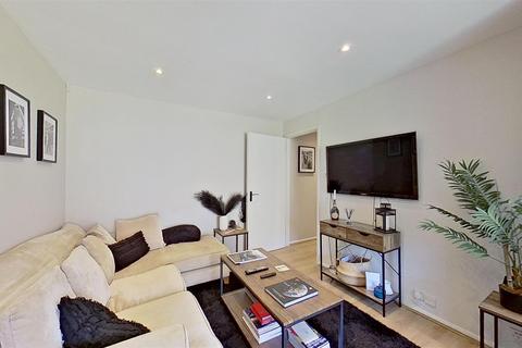 3 Barnfield Close, London, SW17 0AU