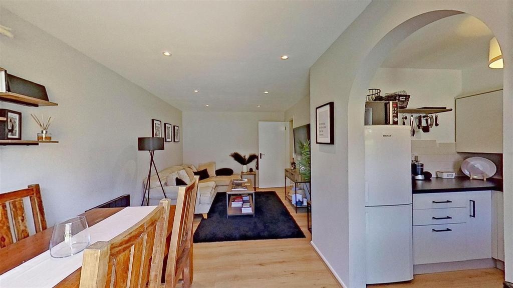 3-Barnfield-Close-06272024 215754.jpg