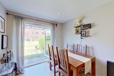 3 Barnfield Close, London, SW17 0AU