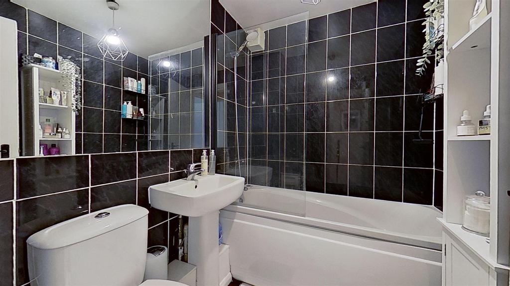 3-Barnfield-Close-06272024 215839.jpg