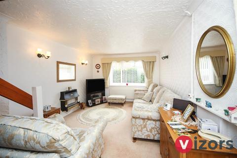 2 bedroom semi-detached house for sale, Donnington Close, Church Hill South, Redditch