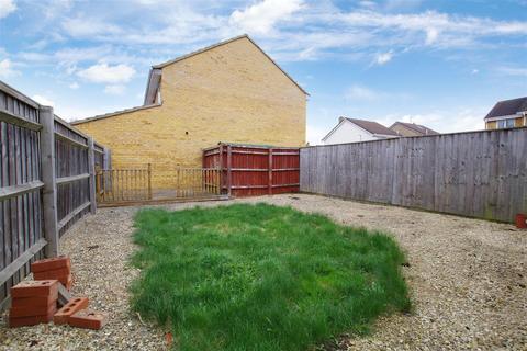 2 bedroom semi-detached house to rent, Foxglove Road, Swindon SN25