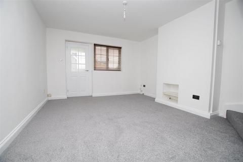 2 bedroom semi-detached house to rent, Foxglove Road, Swindon SN25