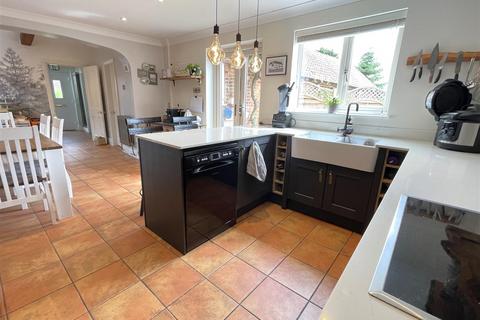 4 bedroom semi-detached house for sale, Riverside Walk, Bottesford