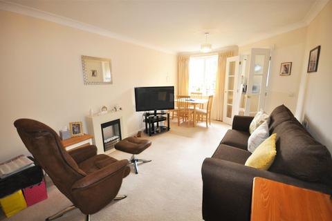 1 bedroom flat for sale, Garrett Court, Vicarage Lane, Hailsham