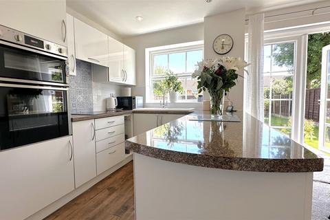 16 Hayle Close, Birmingham, B38 0BE
